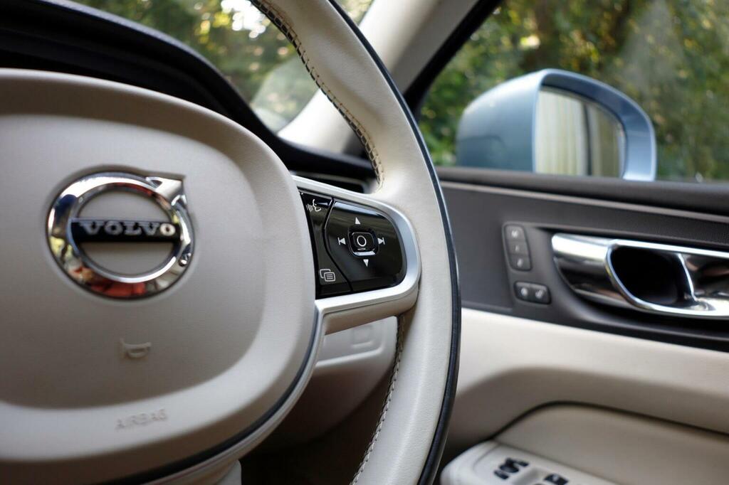 Volvo XC60 Xc60 Momentum Pro D4 Awd Black #39