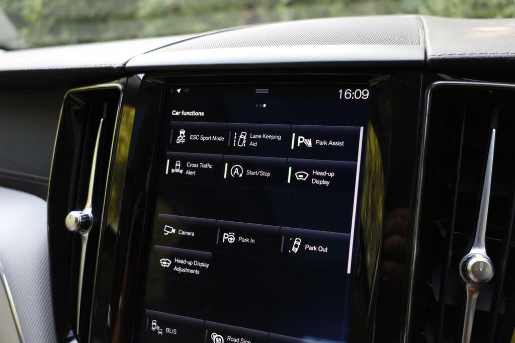 Volvo XC60 Xc60 Momentum Pro D4 Awd Black #37
