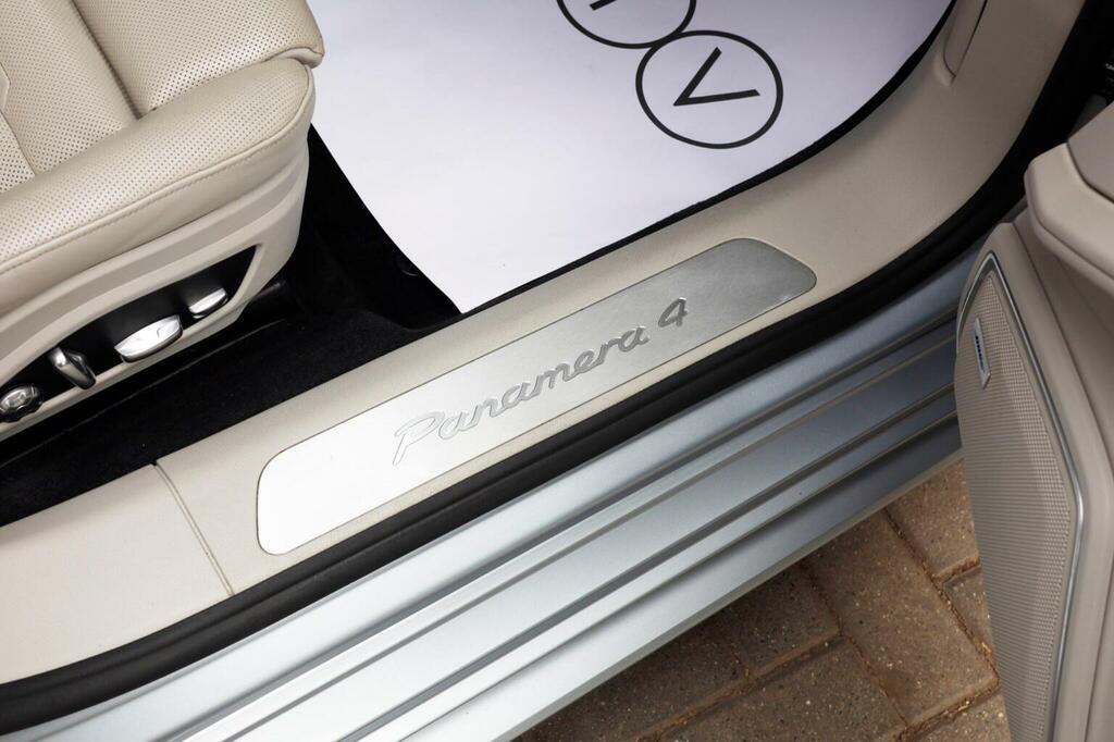 Porsche Panamera 4.0 V8 Turbo Pdk White #72