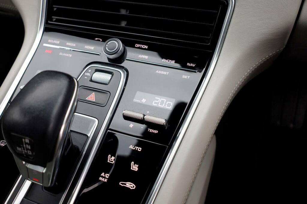 Porsche Panamera 4.0 V8 Turbo Pdk White #34