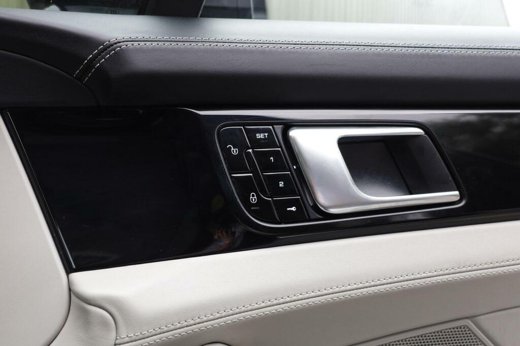Porsche Panamera 4.0 V8 Turbo Pdk White #38