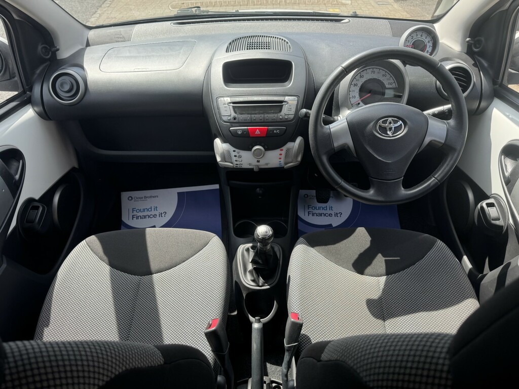 Toyota Aygo 1.0 Vvt-i Fire GF12CWO White #2