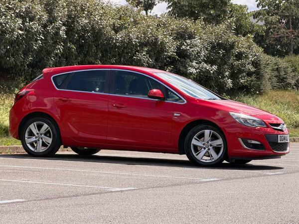 Vauxhall Astra 1.6 16V Design Sports Tourer Euro 5 Red #14