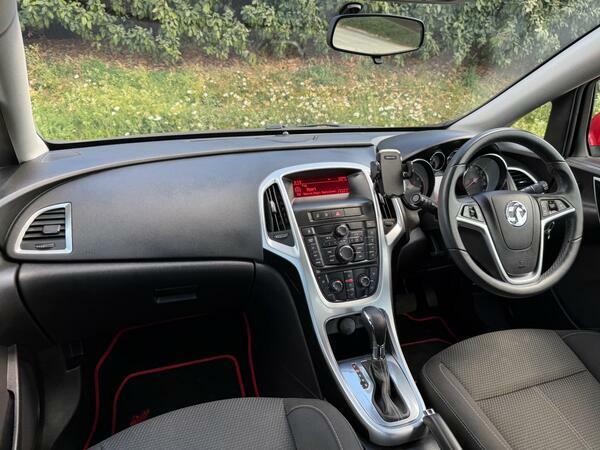 Vauxhall Astra 1.6 16V Design Sports Tourer Euro 5 Red #26