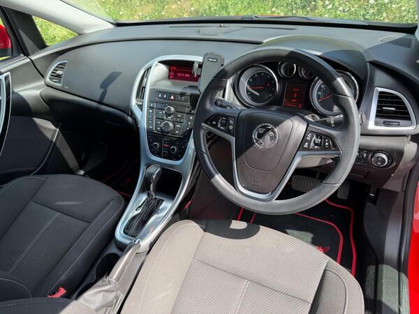 Vauxhall Astra 1.6 16V Design Sports Tourer Euro 5 Red #19