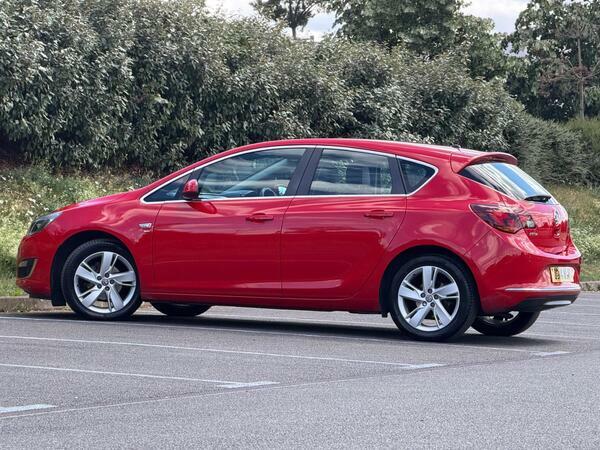 Vauxhall Astra 1.6 16V Design Sports Tourer Euro 5 Red #13