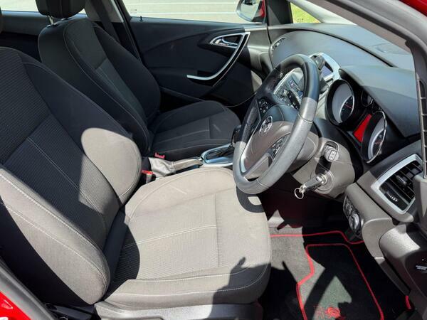 Vauxhall Astra 1.6 16V Design Sports Tourer Euro 5 Red #27