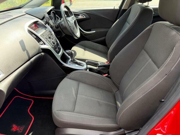 Vauxhall Astra 1.6 16V Design Sports Tourer Euro 5 Red #34