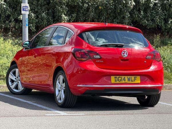 Vauxhall Astra 1.6 16V Design Sports Tourer Euro 5 Red #10