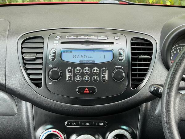 Hyundai I10 1.2 Classic Low Mileage Cheap Road Tax Hatchba White #29