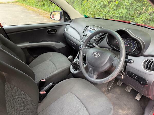 Hyundai I10 1.2 Classic Low Mileage Cheap Road Tax Hatchba White #19