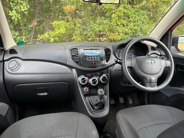 Hyundai I10 1.2 Classic Low Mileage Cheap Road Tax Hatchba White #22