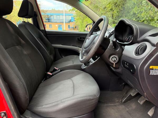 Hyundai I10 1.2 Classic Low Mileage Cheap Road Tax Hatchba White #24