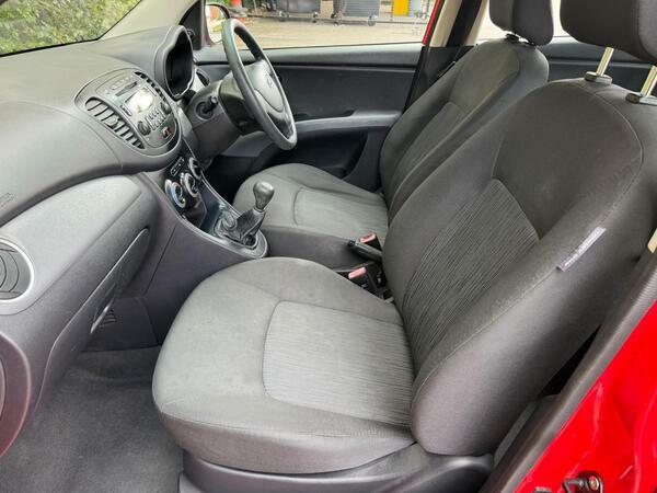 Hyundai I10 1.2 Classic Low Mileage Cheap Road Tax Hatchba White #33