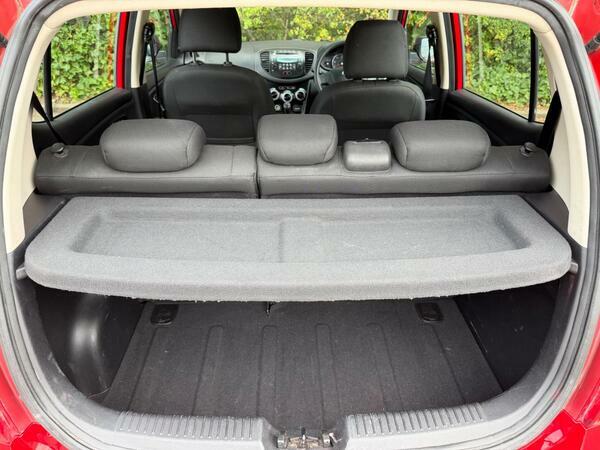 Hyundai I10 1.2 Classic Low Mileage Cheap Road Tax Hatchba White #31