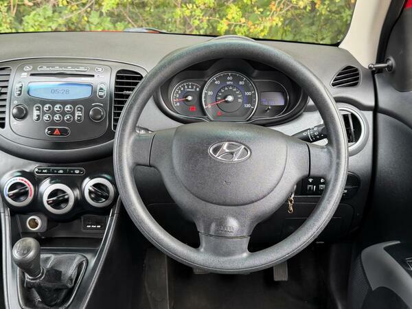 Hyundai I10 1.2 Classic Low Mileage Cheap Road Tax Hatchba White #32