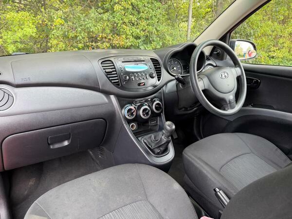 Hyundai I10 1.2 Classic Low Mileage Cheap Road Tax Hatchba White #17