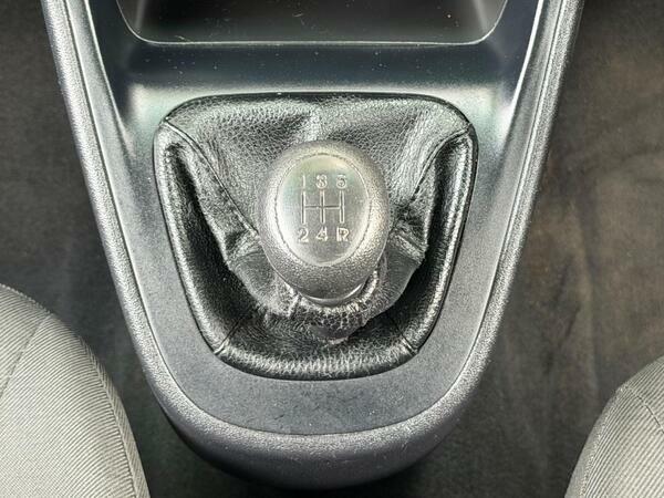 Hyundai I10 1.2 Classic Low Mileage Cheap Road Tax Hatchba White #35