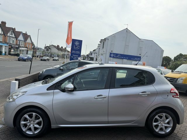 Peugeot 208 1.2 Vti Puretech Active Hatchback Manua Silver #6