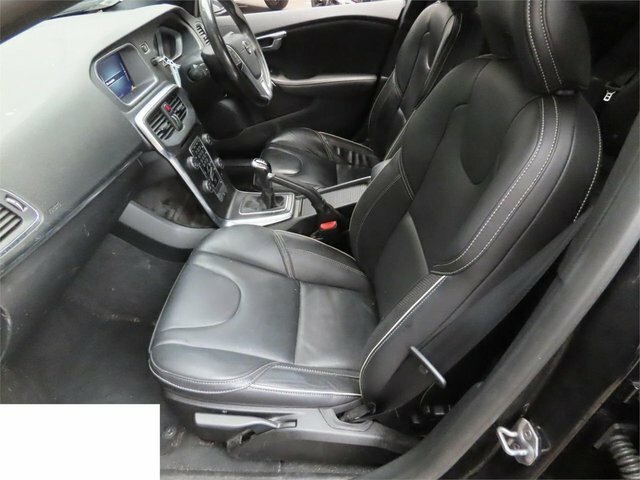 Volvo V40 T2 R-design Edition Hatchback Black #2