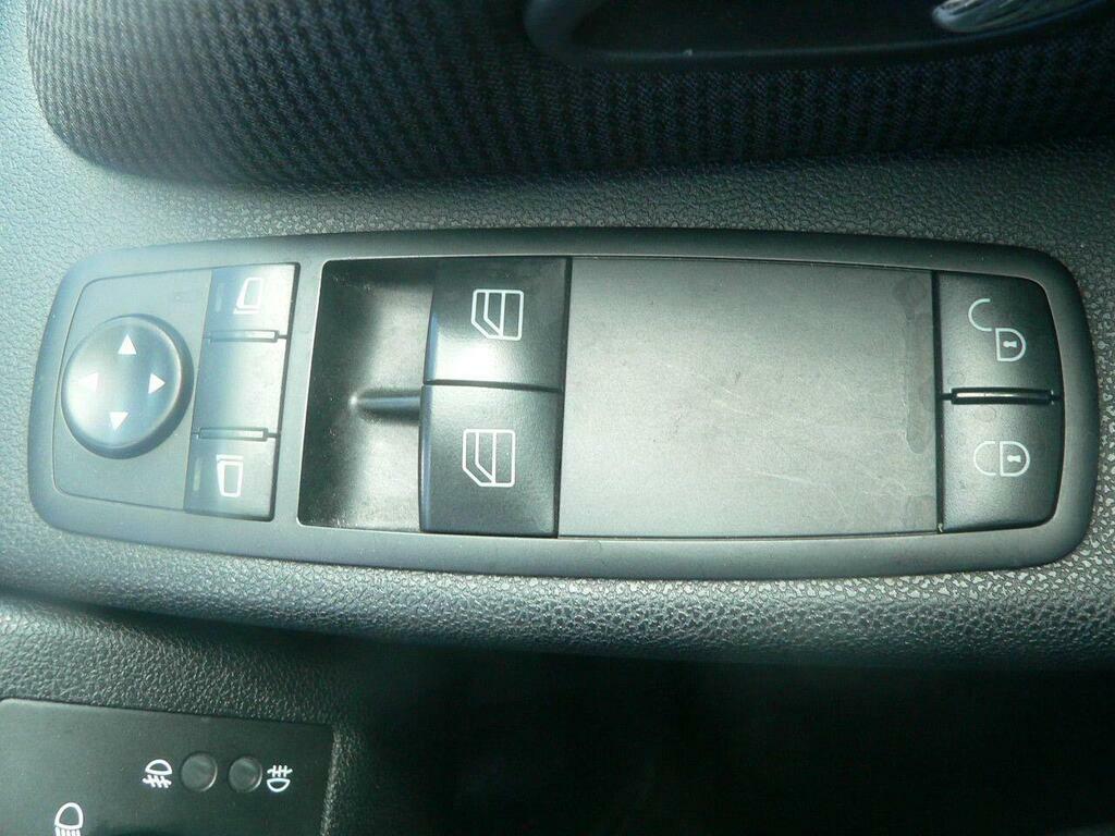 Mercedes-Benz A Class A160 Cdi Avantgarde Se 5-Door Black #17