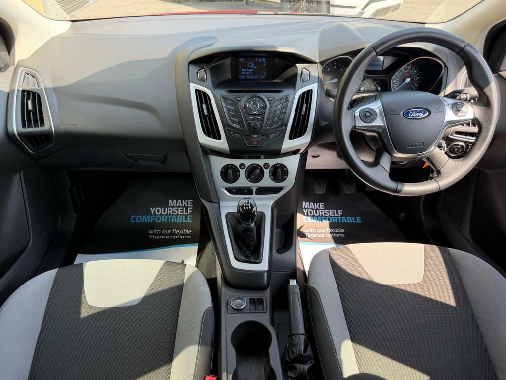 Ford Focus 1.6 Zetec Euro 5 Red #2