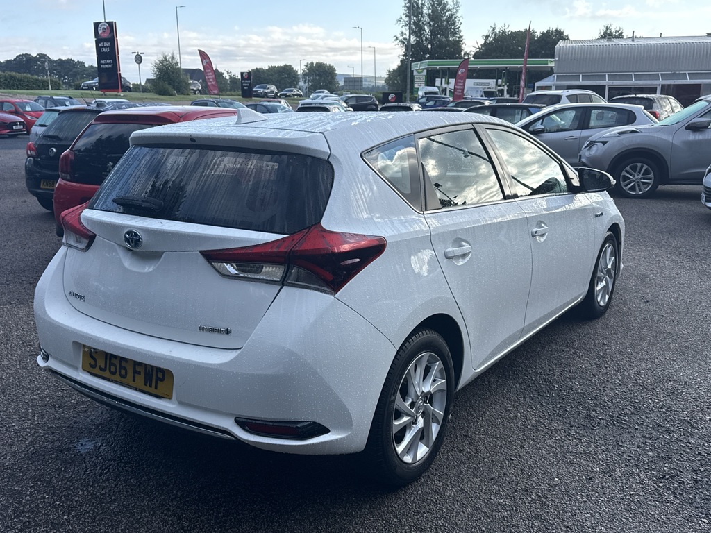 Toyota Auris 1.8 Hybrid Business Edition Tss Cvt SJ66FWP White #4
