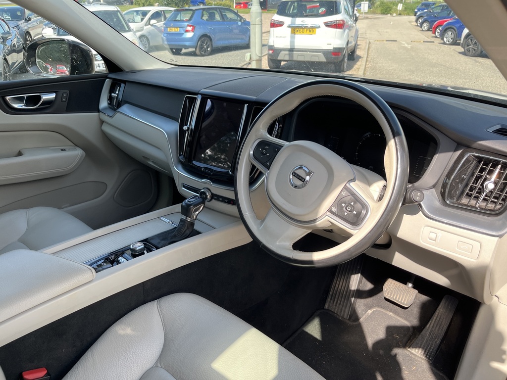 Volvo XC60 2.0 D4 Momentum Awd Geartronic Black #2