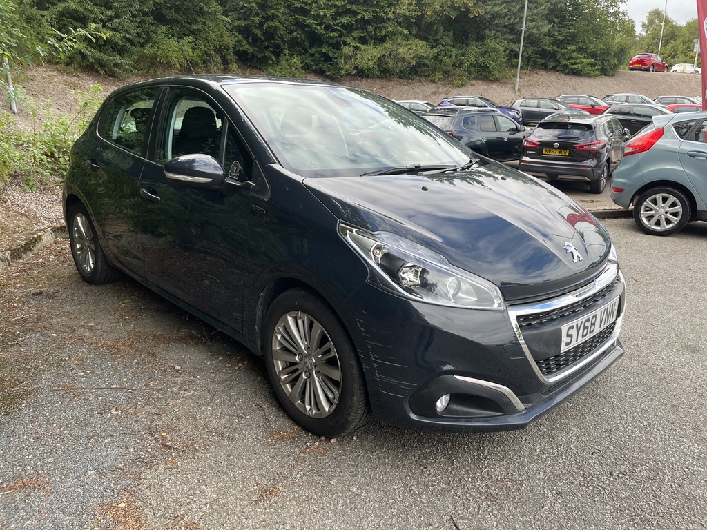 Peugeot 208 1.6 Bluehdi Gt Line Euro 6 Black #1