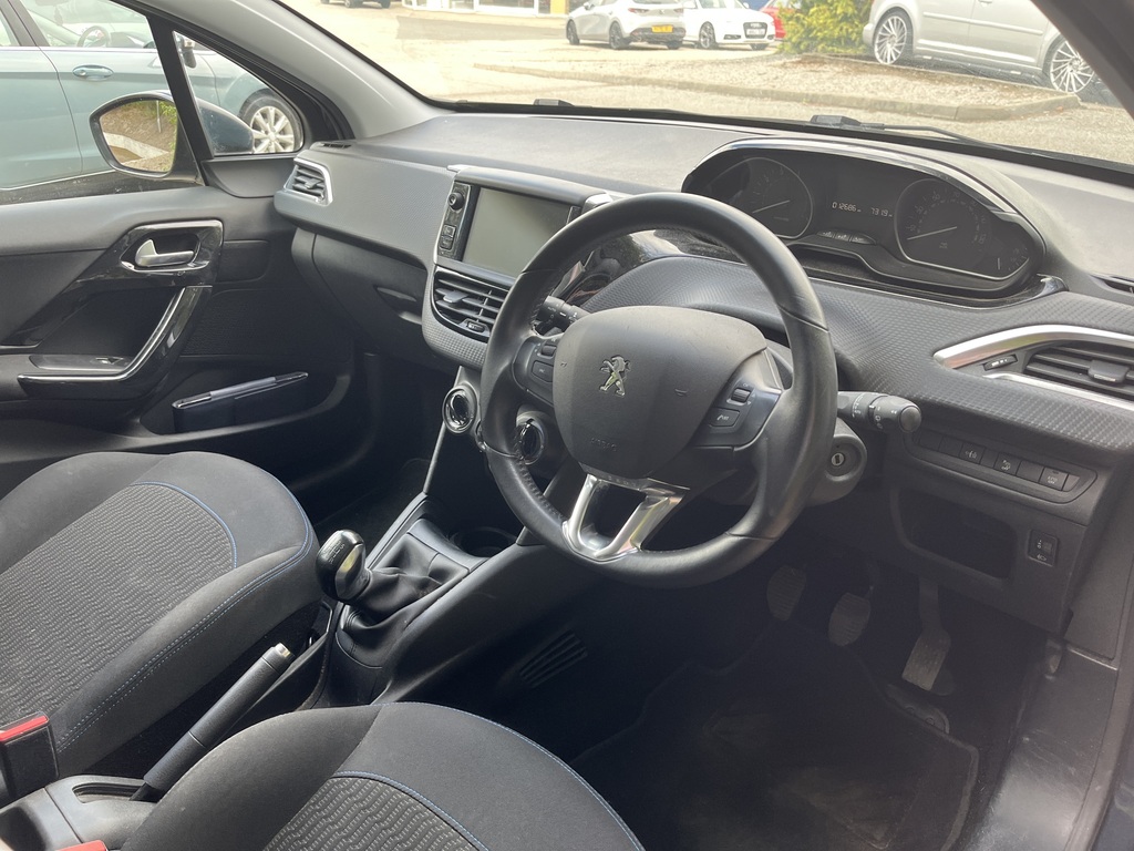 Peugeot 208 1.6 Bluehdi Gt Line Euro 6 Black #2