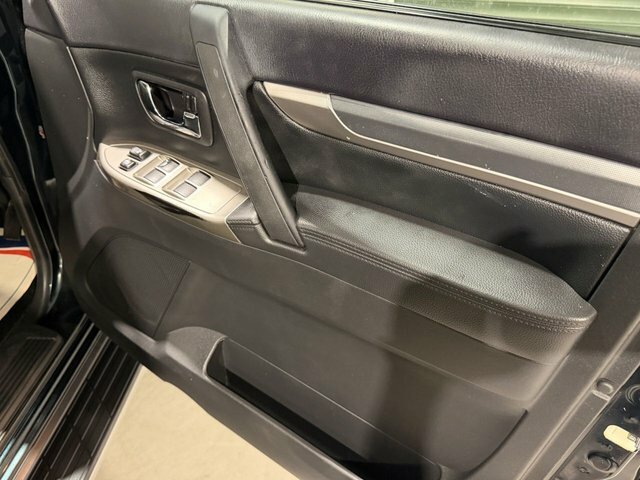 Mitsubishi Shogun 3.2 Di-dc Barbarian 4Wd Euro 5 Swb White #40