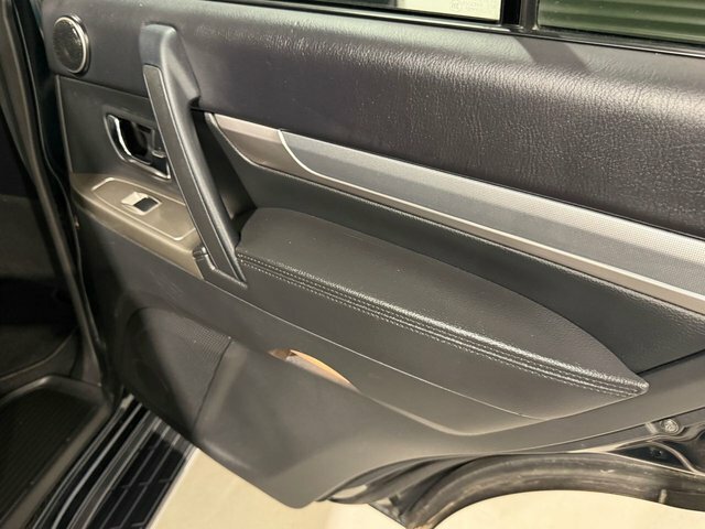 Mitsubishi Shogun 3.2 Di-dc Barbarian 4Wd Euro 5 Swb White #43