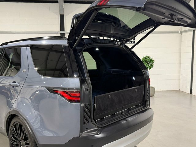 Land Rover Discovery 3.0 D300 Se Commercial Grey #43