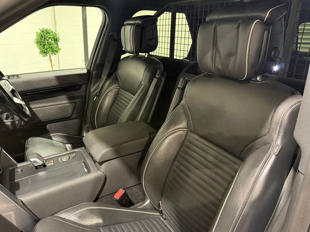 Land Rover Discovery 3.0 D300 Se Commercial Grey #60