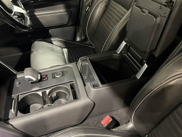 Land Rover Discovery 3.0 D300 Se Commercial Grey #70