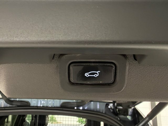 Land Rover Discovery 3.0 D300 Se Commercial Grey #44