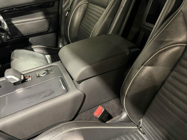 Land Rover Discovery 3.0 D300 Se Commercial Grey #71