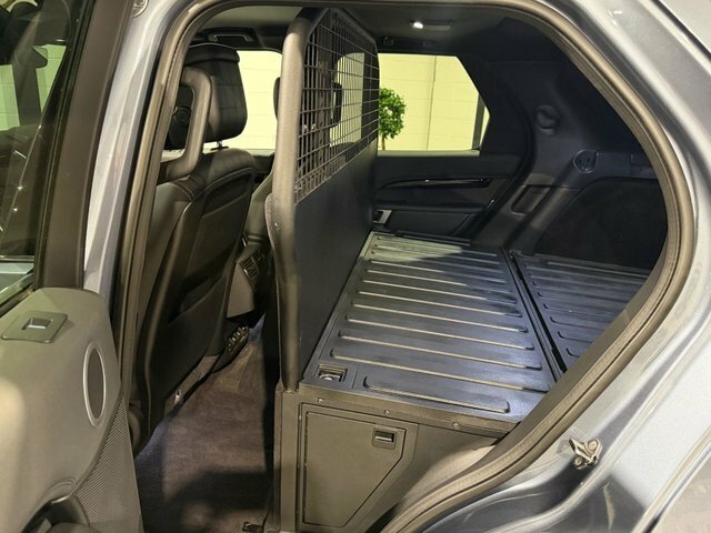 Land Rover Discovery 3.0 D300 Se Commercial Grey #67