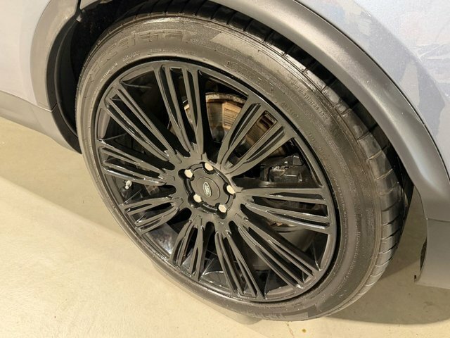 Land Rover Discovery 3.0 D300 Se Commercial Grey #40