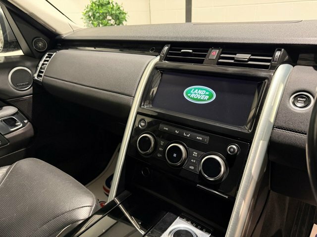 Land Rover Discovery 3.0 3.0 Sdv6 306 Se Commercial Black #29