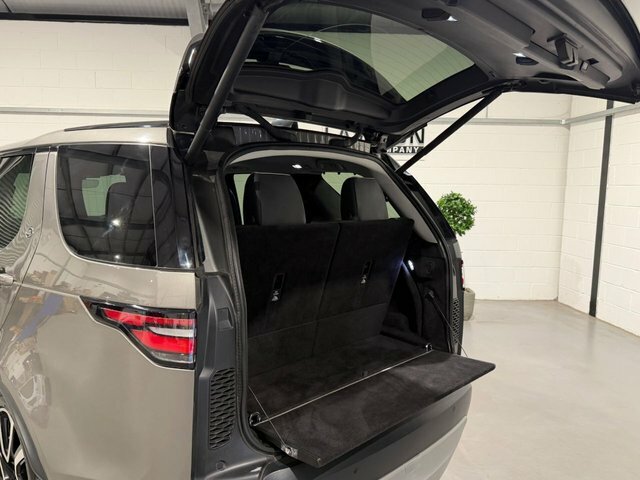 Land Rover Discovery 3.0 3.0 Sdv6 306 Se Commercial Black #55