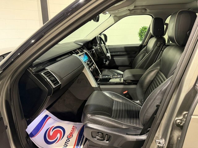 Land Rover Discovery 3.0 3.0 Sdv6 306 Se Commercial Black #65