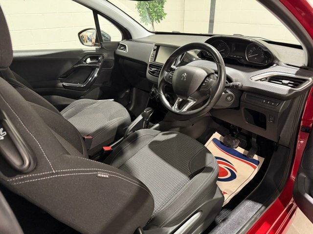 Peugeot 208 1.2 Puretech Allure Hatchback Eat Euro Red #2