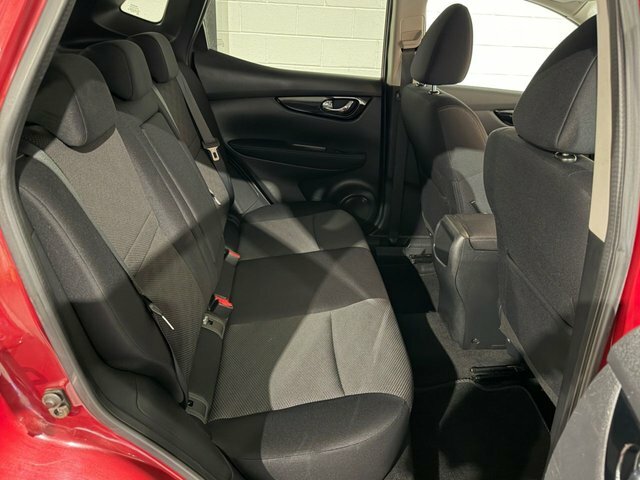 Nissan Qashqai 1.2 Dig-t N-connecta Suv 2Wd Eur Red #4