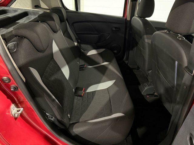 Dacia Sandero Stepway 0.9 Tce Laureate Hatchback Euro Red #3