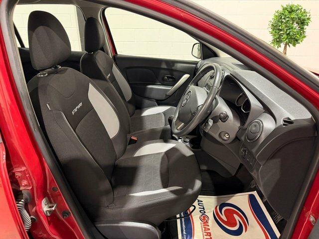 Dacia Sandero Stepway 0.9 Tce Laureate Hatchback Euro Red #2