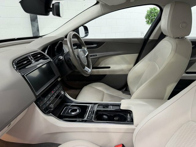 Jaguar XE 2.0I Gpf R-sport Saloon Euro 6 S Black #53