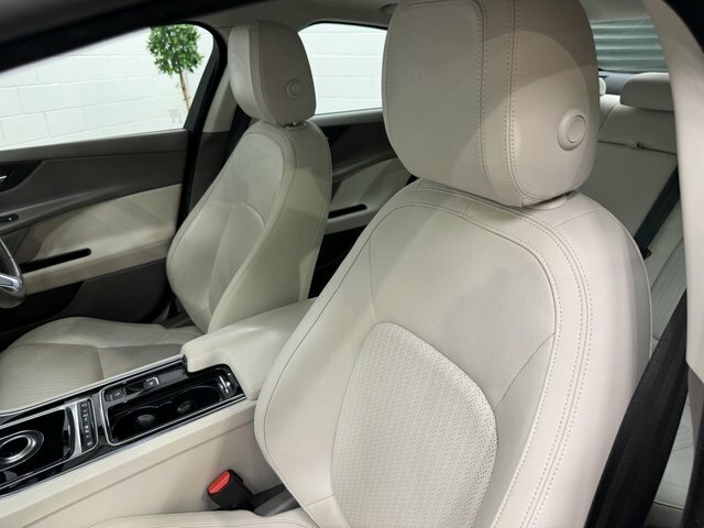 Jaguar XE 2.0I Gpf R-sport Saloon Euro 6 S Black #54
