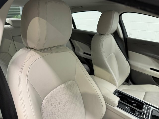 Jaguar XE 2.0I Gpf Portfolio Saloon Euro 6 Black #3