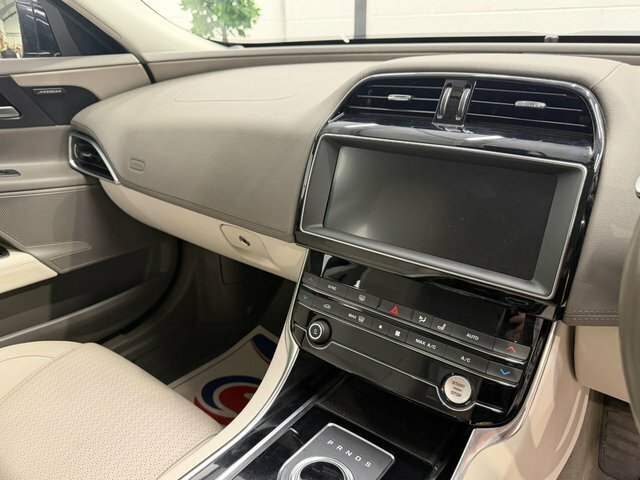 Jaguar XE 2.0I Gpf R-sport Saloon Euro 6 S Black #18